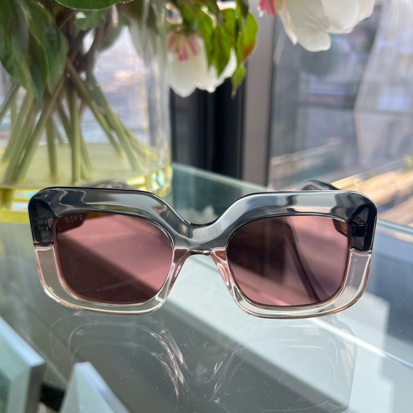 DIFF Eyewear Giada Smoke Rose Crystal Ombre + Mauve Polarized Sunglasses - Picture 4 of 10